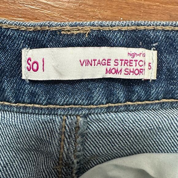 SO Medium Destroy High Rise Mom Shorts, Size 5 - Picture 4 of 5